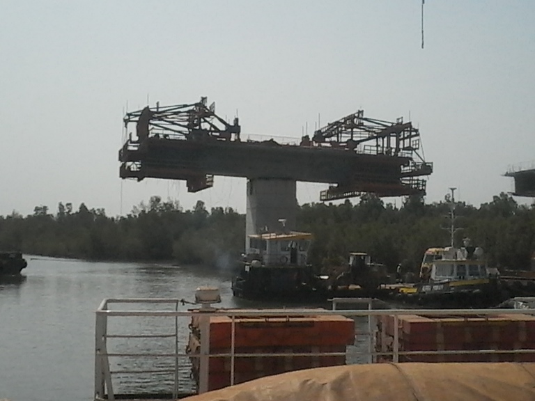 Pont sur le fleuve Gambie : 