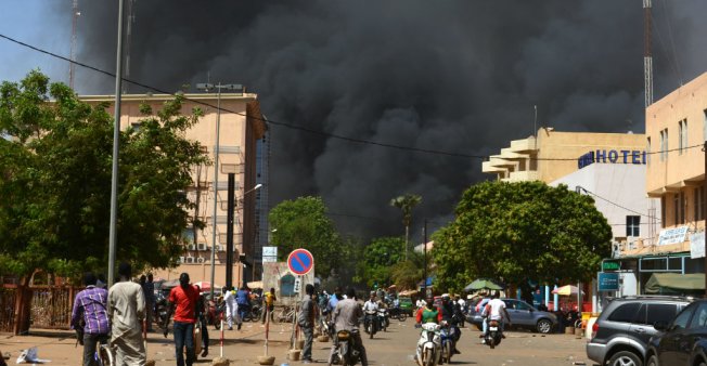 En direct : l'ambassade de France visée par une attaque à Ouagadougou
