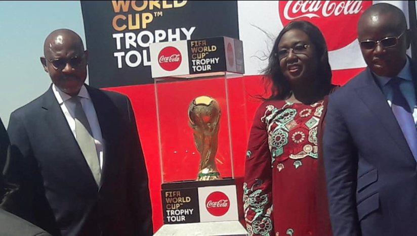 Images - Arrivée du trophée de la Coupe du Monde à Dakar