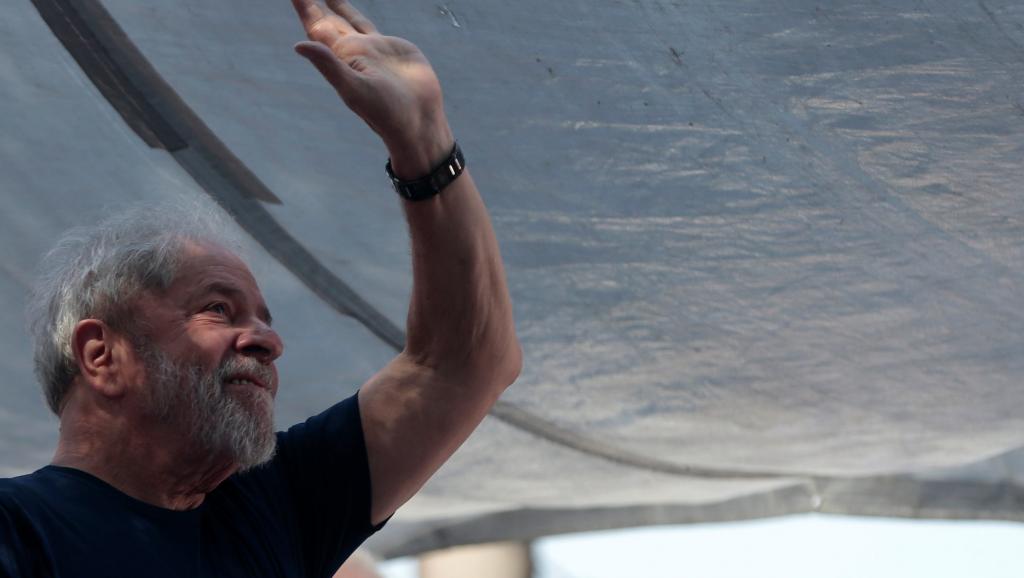 Brésil: Lula accepte de se rendre à la justice