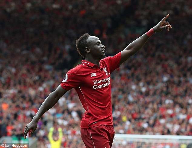 Sadio Mané donne l'avantage à Liverpool à la pause