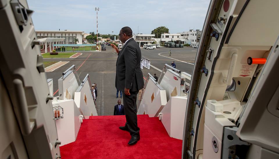 Macky Sall somme les officiels Sénégalais de voyager à bord de Air Sénégal
