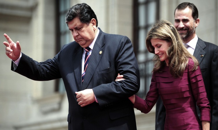 Pérou: l’ex-président Alan Garcia se suicide au moment de son arrestation