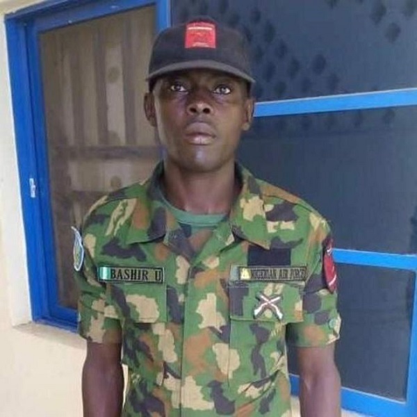 Au Nigeria, un soldat promu pour avoir rendu l'argent ramassé