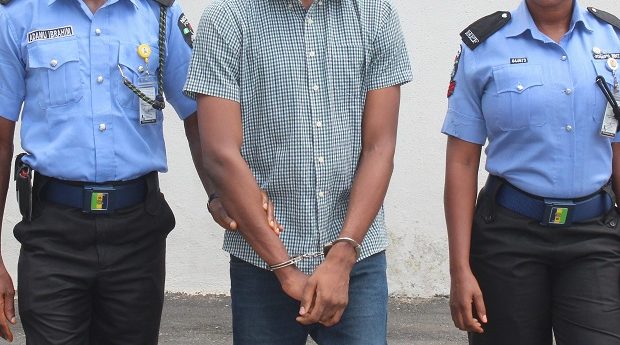 Un mandat d’arrêt lancé contre Amadou Oury Diallo, gracié en avril dernier