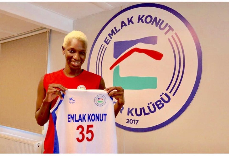 Basket : Aminata Fall s’engage avec Emlak Konut Sport