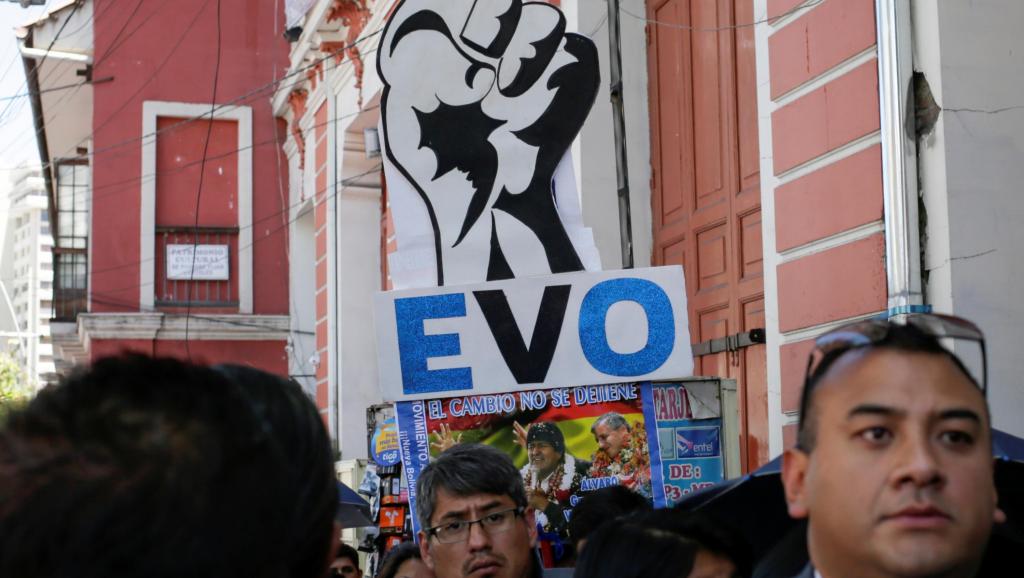 En Bolivie, pro et anti-Morales s'affrontent pendant un interminable dépouillement