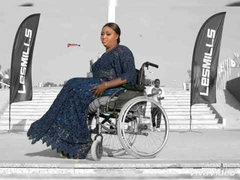 Yama Ndiaye, mannequin en fauteuil roulant