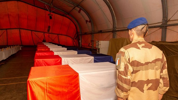 France : hommage aux 13 soldats tués au Mali en présence d'Ibrahim Boubakar Keïta