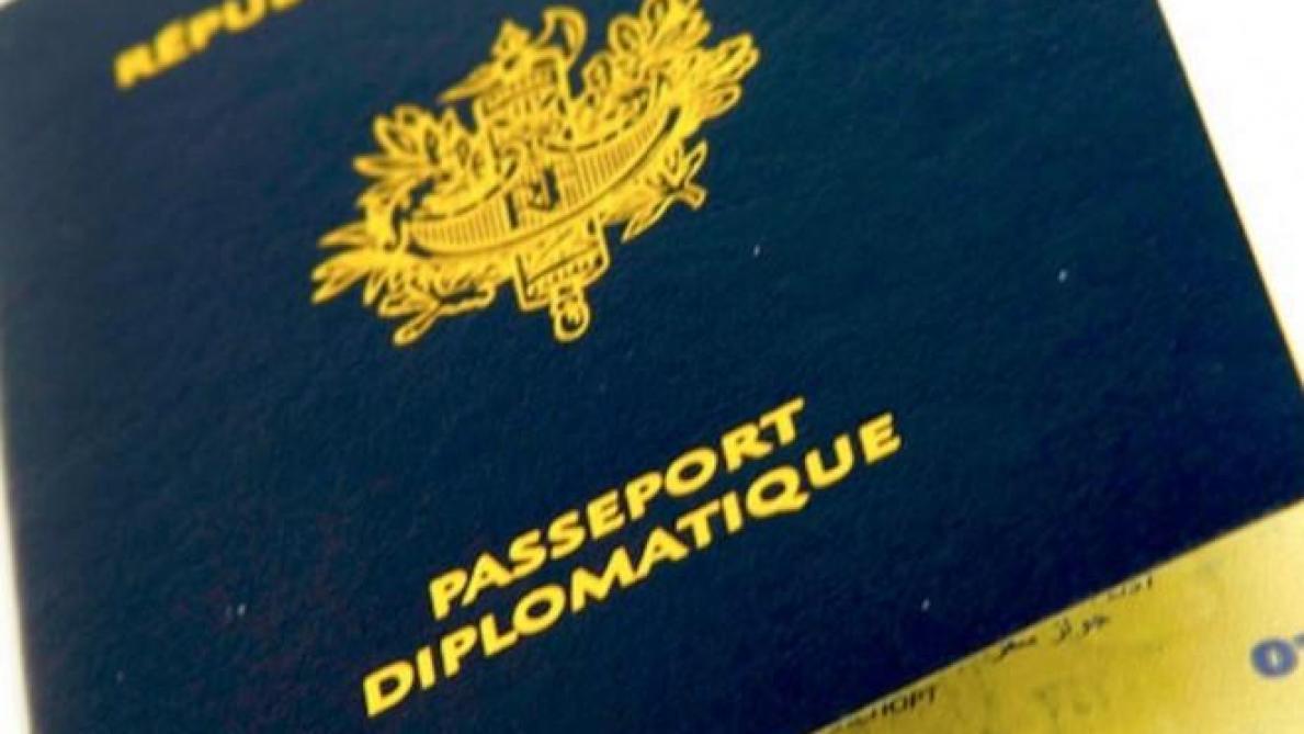 Les passeports diplomatiques des ministres de Macky bloqués (Parlementaire) 