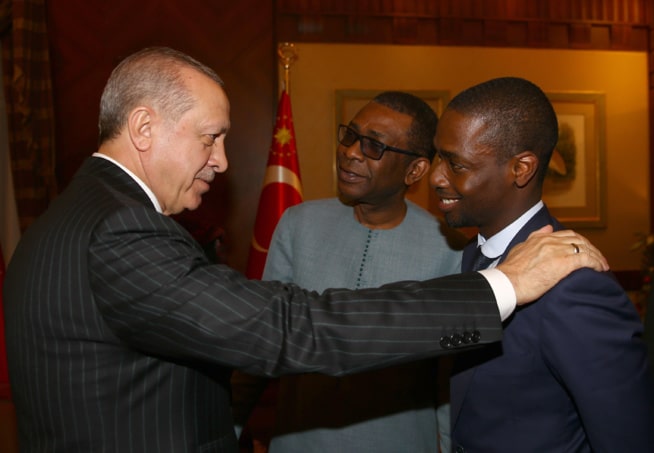 Youssou Ndour présente son fils Birane Ndour au Président Turc