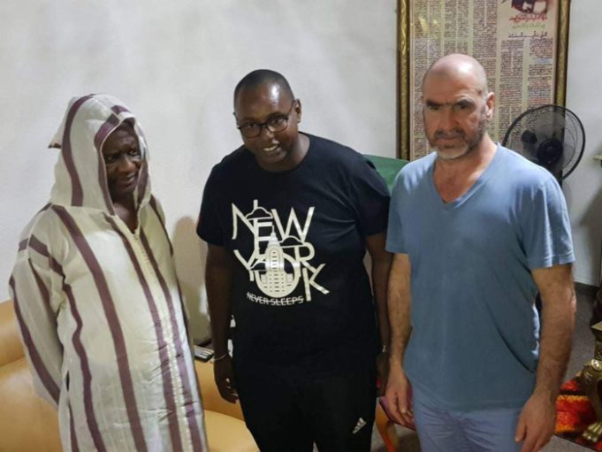 Eric Cantona rend visite à Serigne Modou Kara