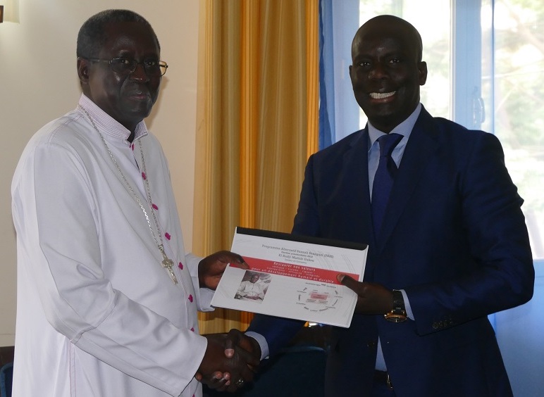 Malick Gakou chez l’archevêque de Dakar