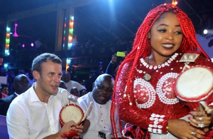 Au rythme de l’afrobeat, Macron célèbre la créativité africaine