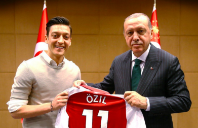 Allemagne : Ozil quitte la sélection pour 