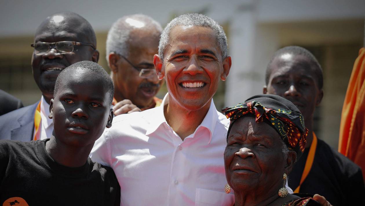 En visite au Kenya, Obama danse avec sa grand-mère