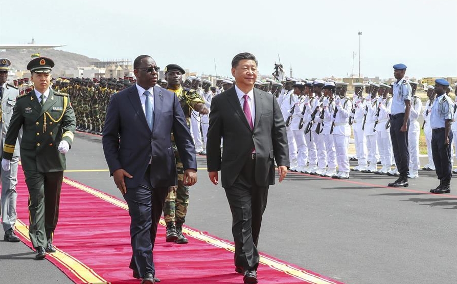Images - Arrivée du président Chinois, Xi Jinping, à Dakar