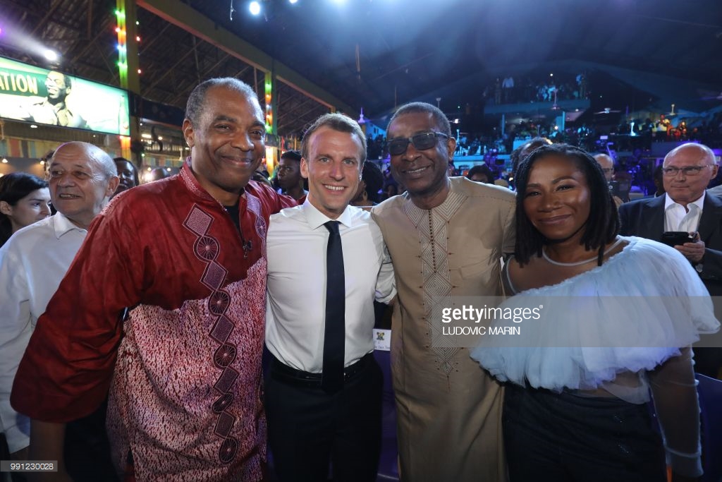 La soirée dansante de Macron au Nigeria avec Youssou Ndour