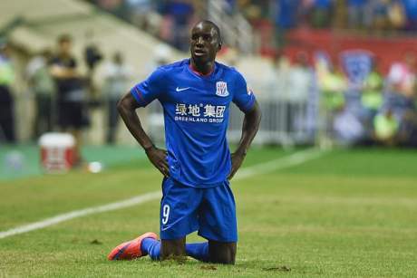 Affaire Demba Ba : 6 matches de suspension pour Zhang Li