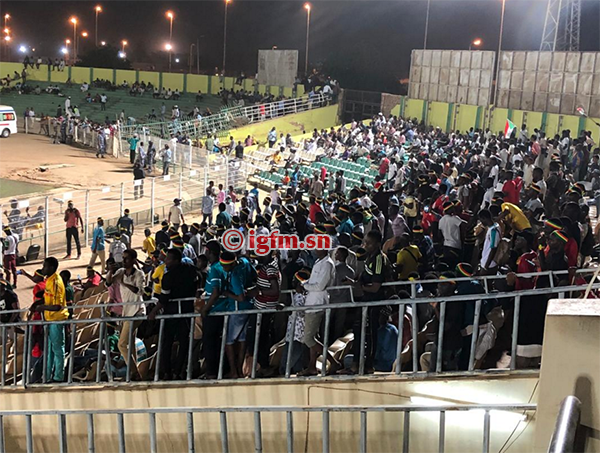Les supporters sénégalais mettent l’ambiance à une heure du match