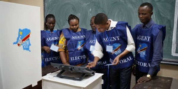 Élections en RDC : à Kinshasa, le vote a débuté dans le calme, malgré des retards