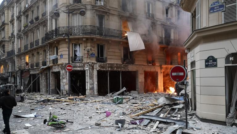 Explosion d'un immeuble à Paris : au moins 20 blessés, dont deux en urgence absolue