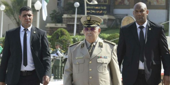 Algérie : mise en garde de l’armée qui réitère son appel à déclarer Bouteflika inapte