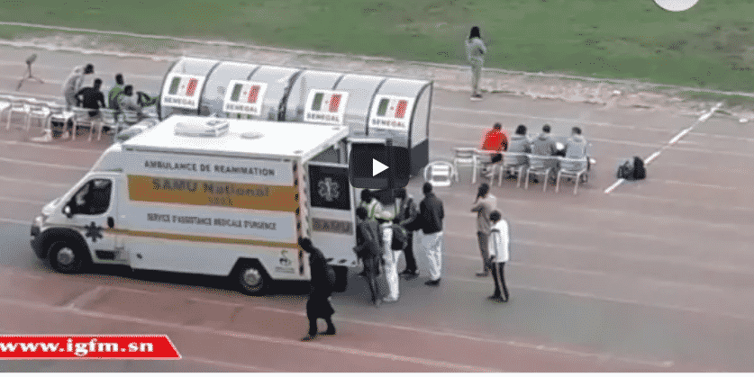 Regardez : Mbaye Diagne transporté par une ambulance