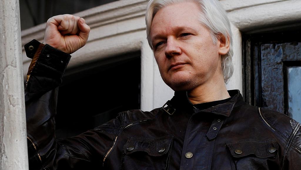 Julian Assange, fondateur de WikiLeaks, arrêté à l’ambassade d’Équateur à Londres