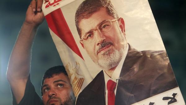 Égypte : l'ancien président Morsi enterré au Caire en toute discrétion