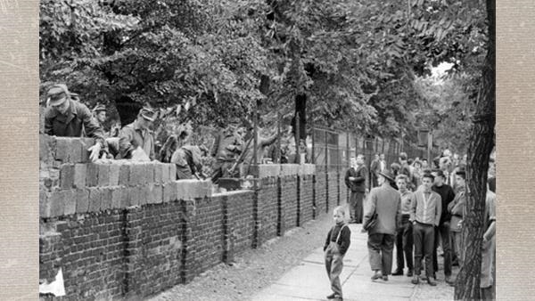 13 août 1961: la construction du Mur de Berlin