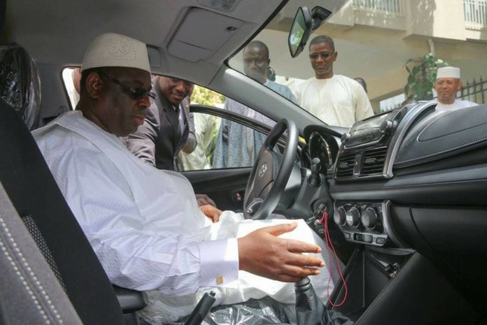 Macky Sall suspend les acquisitions de véhicules administratifs