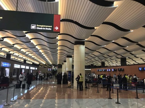 AIBD - Les travailleurs menacent de paralyser l'aéroport