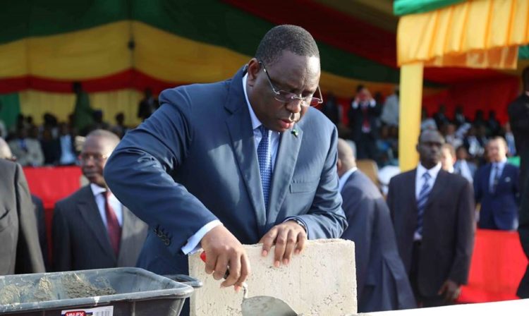 Le Président Macky Sall a posé la première pierre du futur stade du Sénégal