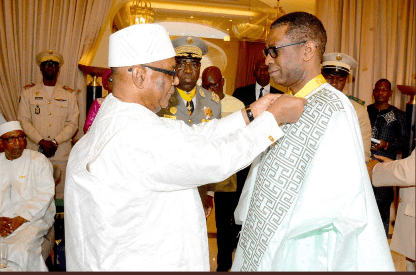 Bamako : Youssou Ndour élevé au grade de Commandeur dans l'Ordre National par le président IBK