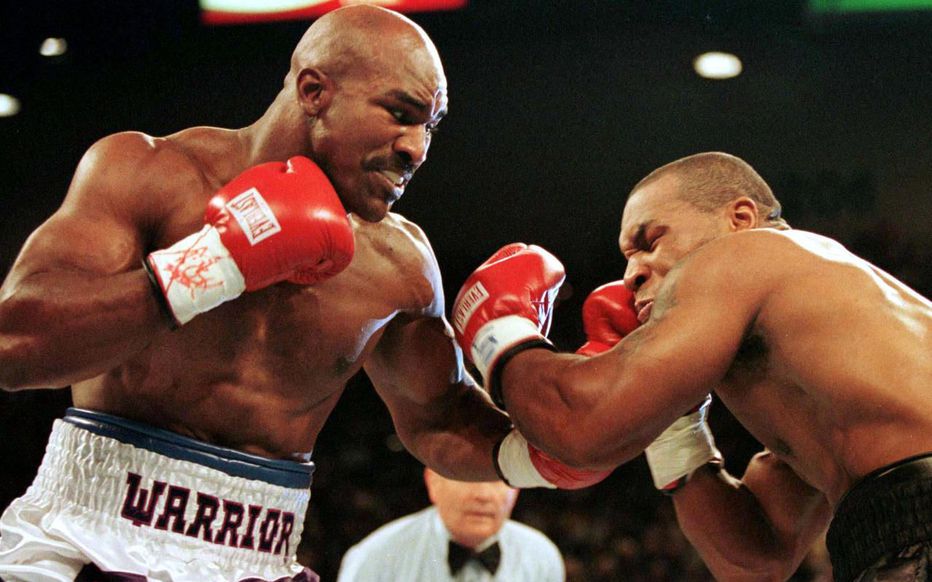 Boxe : bientôt un duel de légendes entre Mike Tyson et Holyfield?