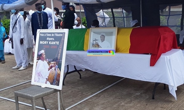 Obsèques de Mory Kanté : les hommages émouvants de Fodé Baro et Sékouba Kandia