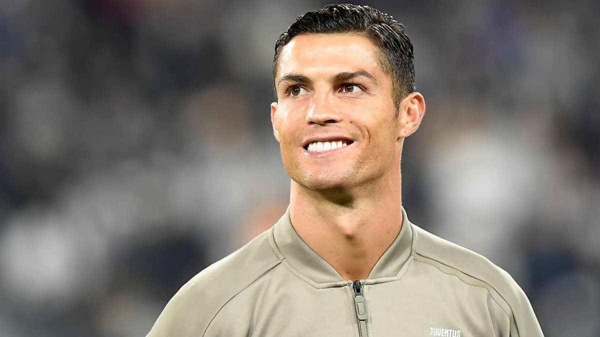 Cristiano Ronaldo premier footballeur milliardaire
