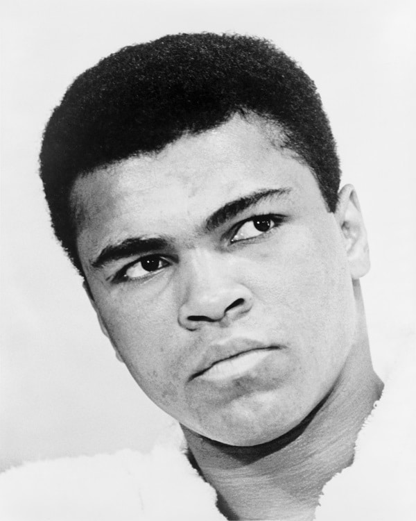 Dans un monde secoué par le racisme anti-noir, ces mots de Muhammad Ali résonnent toujours aussi fort !