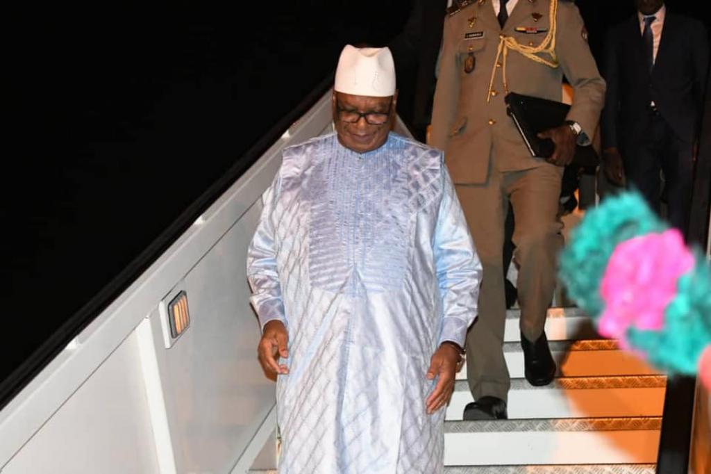 Mali: l'ancien président Ibrahim Boubacar Keïta s'envole pour les Émirats arabes unis