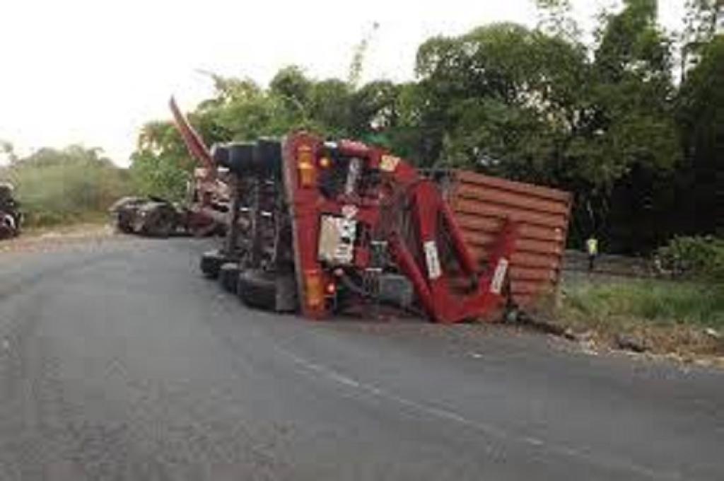  Terrible accident à Cambarene : 2 conteneurs tombent sur un 