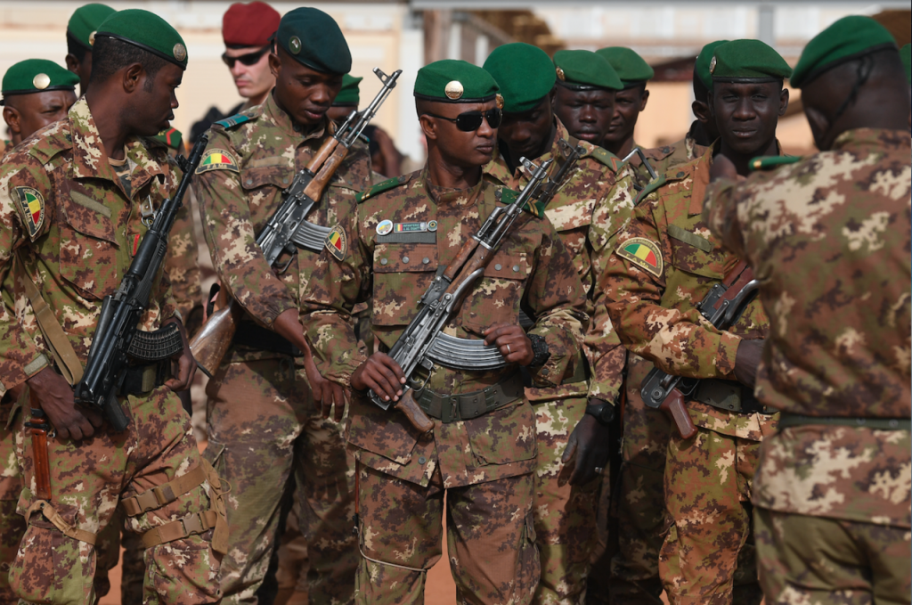 Mali: plus d\'une dizaine de militaires tués lors de deux attaques successives...