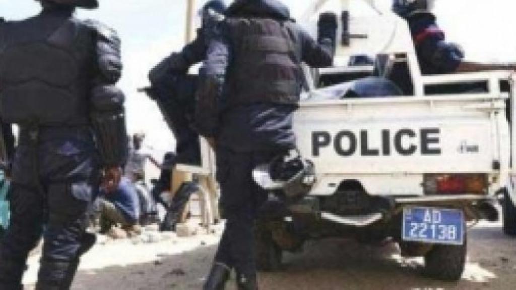 Arrestation d’un dealer à Yeumbeul : Des policiers blessés, leur véhicule attaqué