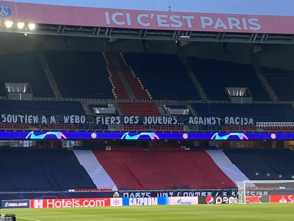La banderole des supporters du PSG en soutien à Achille Webo