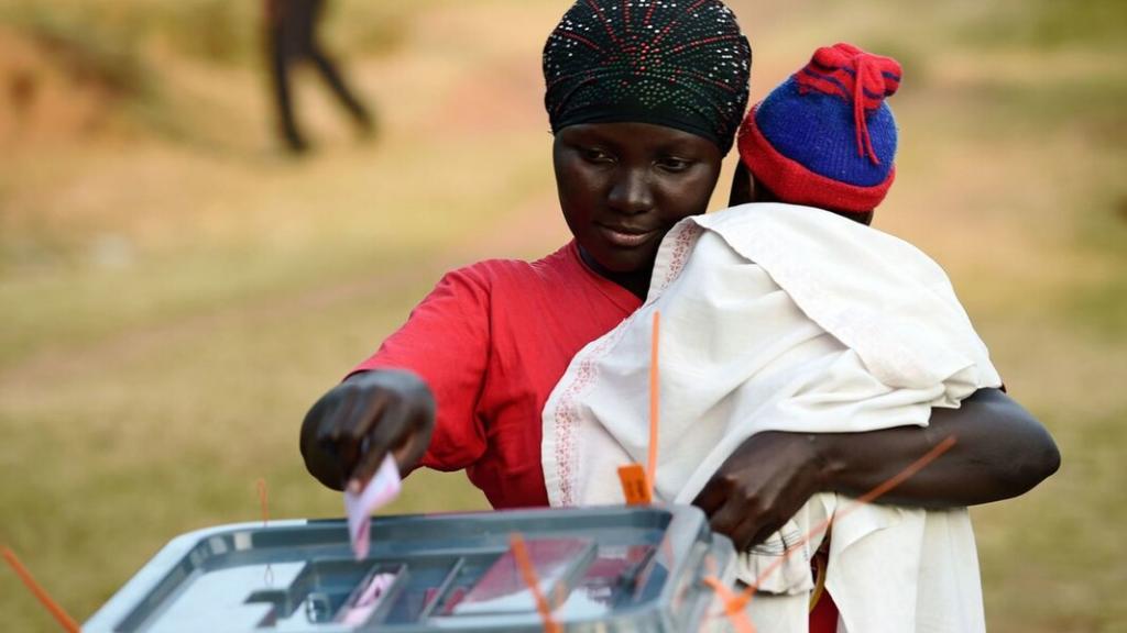 Après une violente campagne électorale, les Ougandais élisent leur président