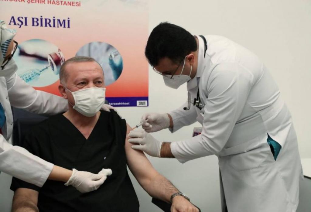 Covid-19 : Le président turc se fait vacciner 