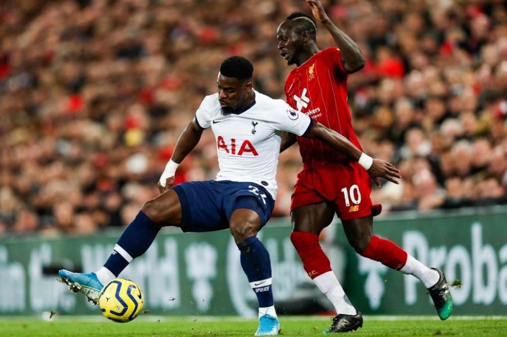 Tottenham-Liverpool : Aurier attend Sadio Mané pour un nouveau duel