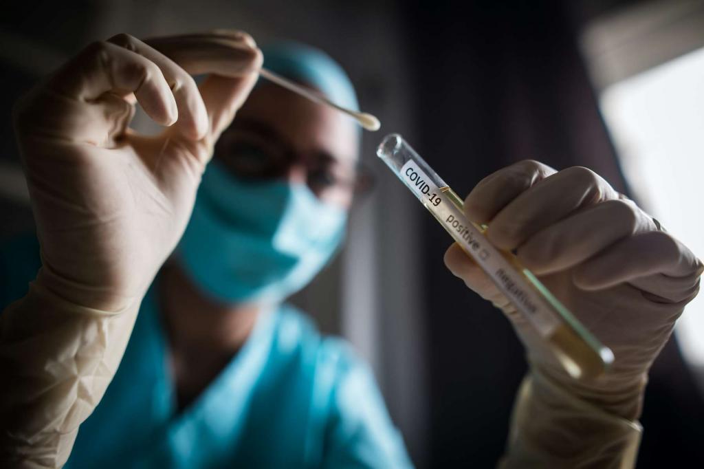 Coronavirus : le test anal, jugé plus fiable, de plus en plus utilisé en Chine