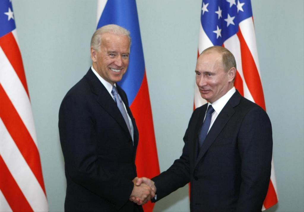 Qualifié de «tueur» par Joe Biden, Poutine lui propose une discussion «en direct»