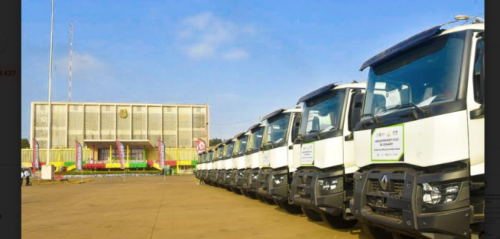 Assainissement - Le Fonds Lives and Livelihoods (LLF) et le Gouvernement de Guinée offrent une flotte de camions